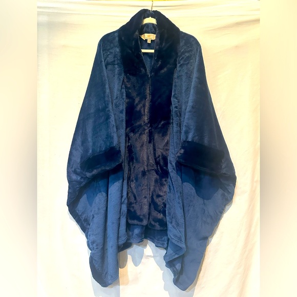 NEW Grand Suites Luxurious Plush Faux Fur wrap - One Size - Picture 2 of 9
